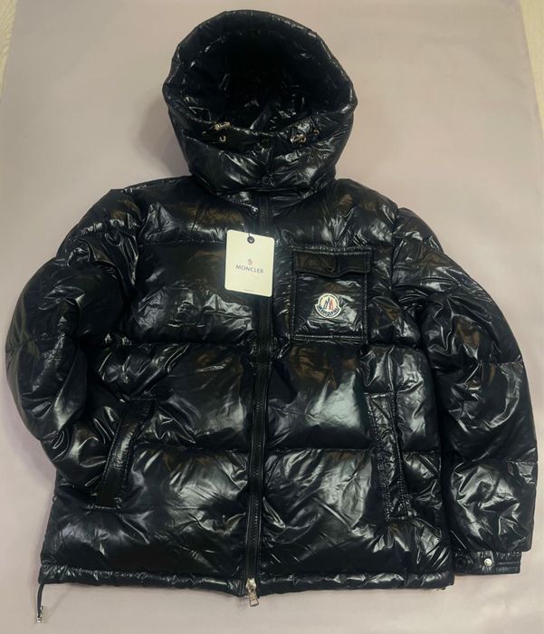 Продам куртку moncler размер м возможна личная встреча