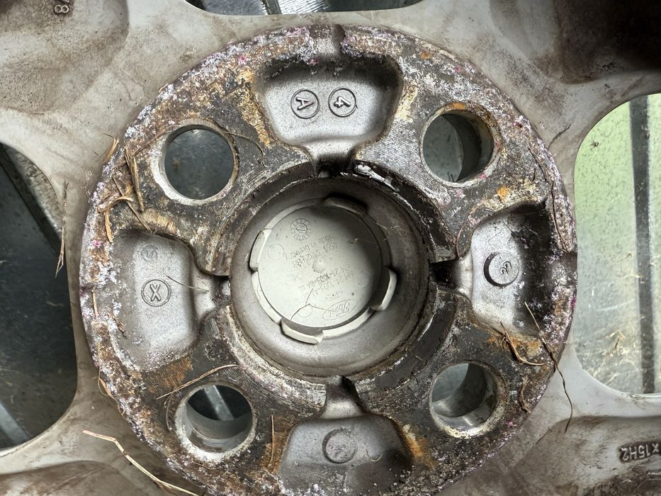 Alufelgi Ford 15” wraz z kompletem opon letnich i zimowych