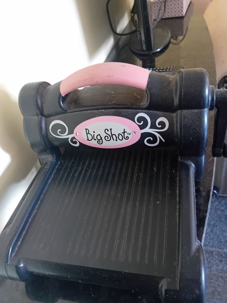 Máquina sizzix com 2 cortantes