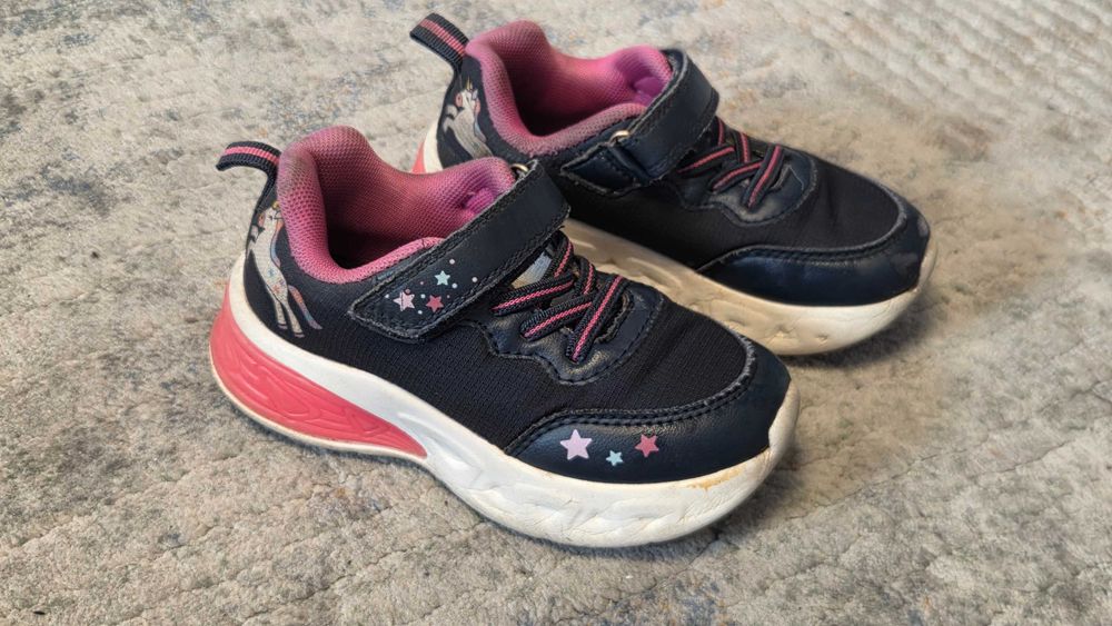 Buty 26 sportowe świecące podeszwy dla dziewczynki