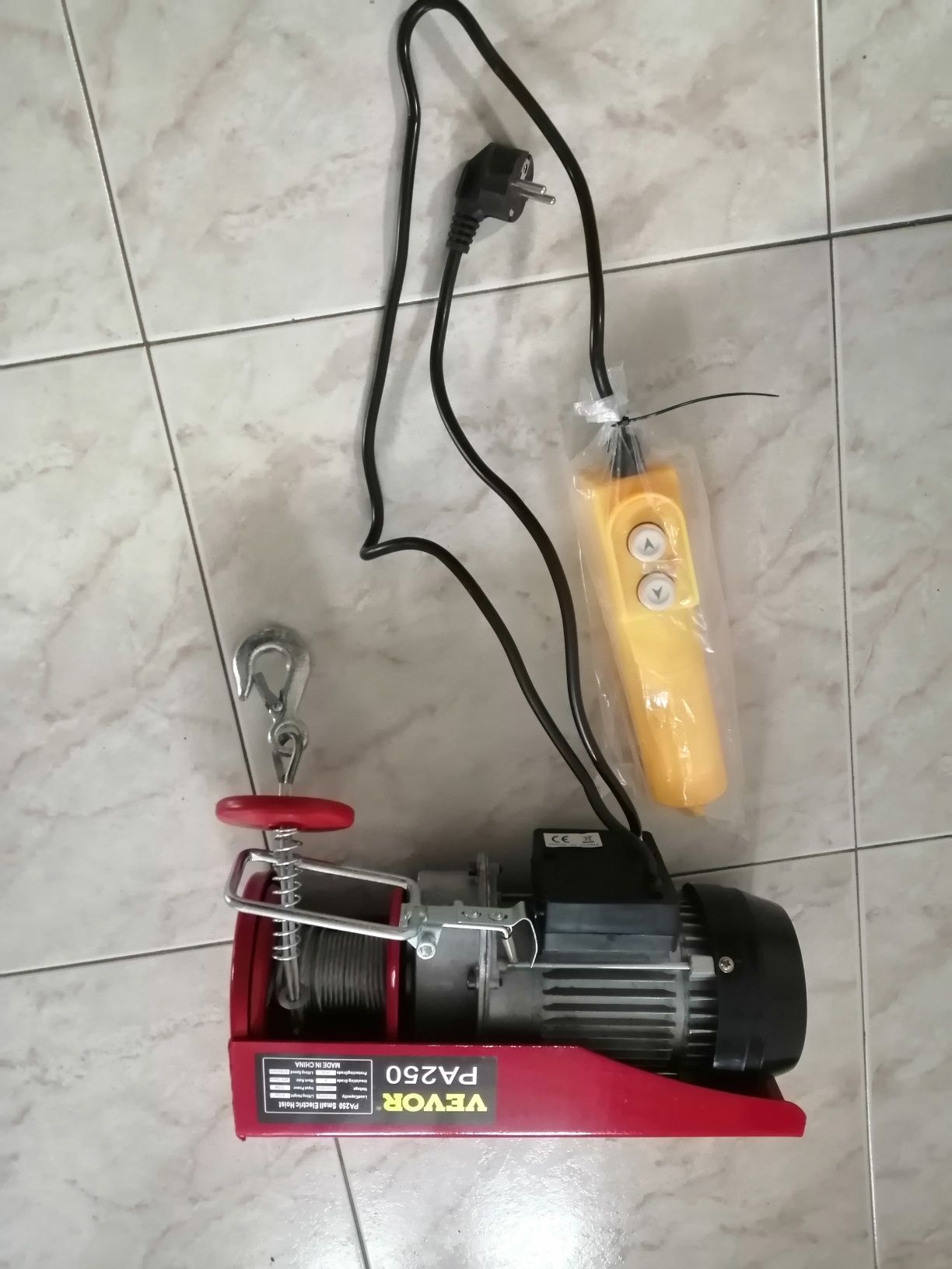 Vendo guincho 250 novo