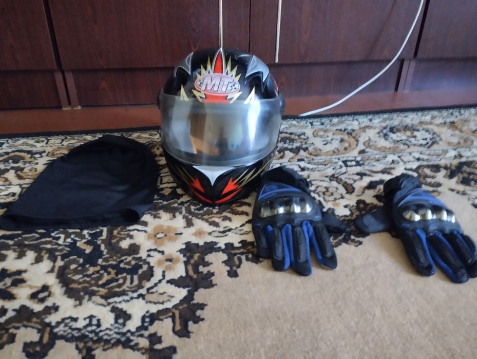 Продам набор шлём, перчатки и балаклаву