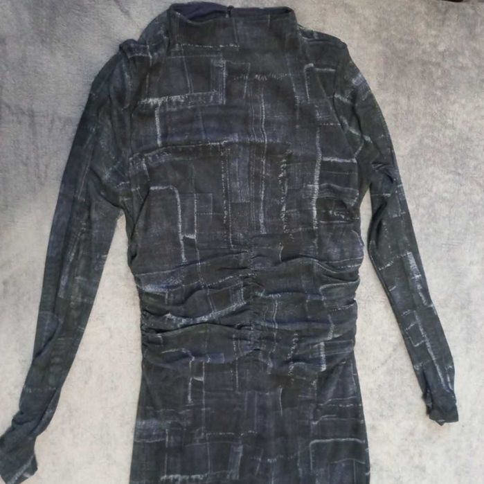 Довга сукня на дівчину