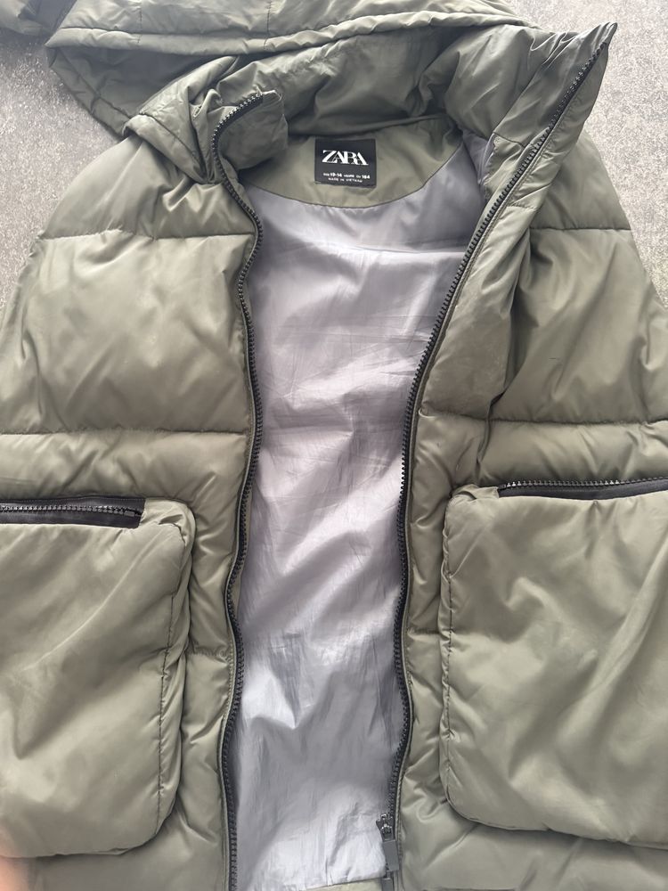 Colete Zara Acolchoado com Capuz