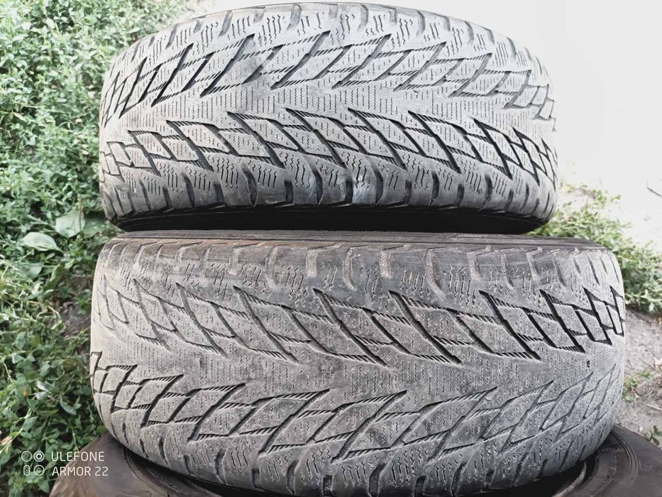 Гума зимова Nokian 205/60 R16 92H  
Зима залишок протектора 4мм
Кол