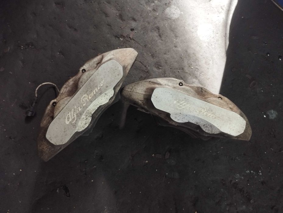 Передні суппорта з дисками Brembo на Alfa Romeo 159