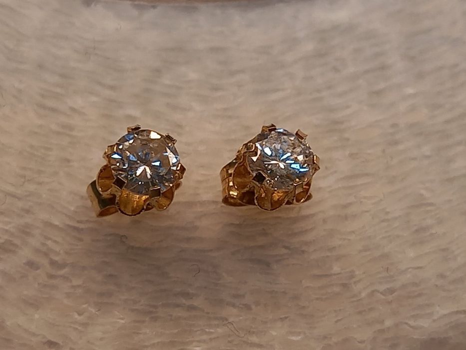 Золотые пуссеты с бриллиантами 0.61 кт