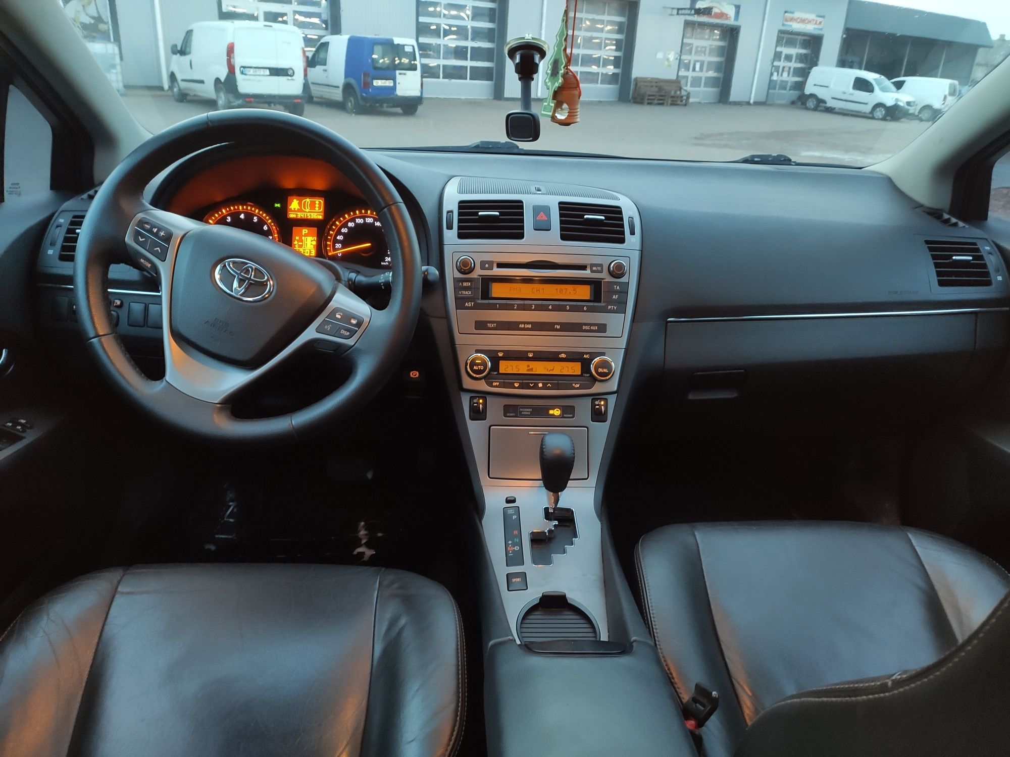 Прокат RENT оренда авто автомобіля 20$/доба авто Toyota Avensis
