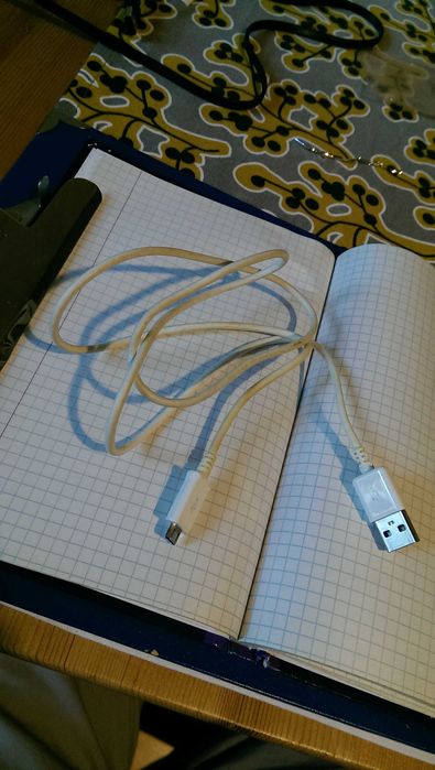 Apple- przewód USB męski- micro USB męski, ok. 100 cm;