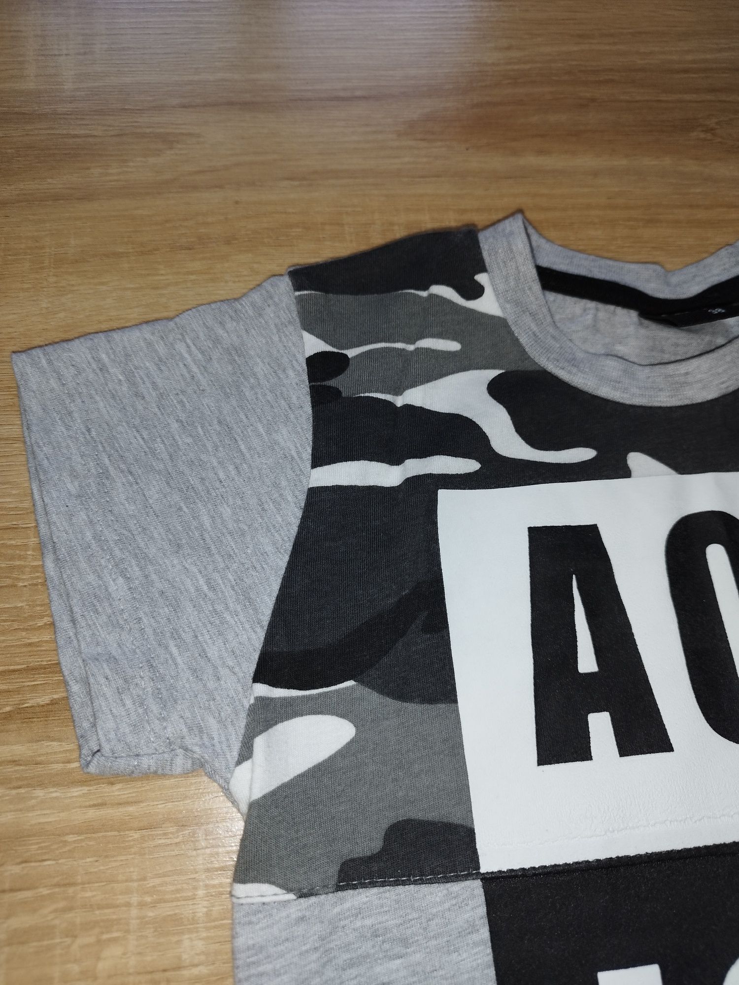 Koszulka, t-shirt dla chłopca, szara z moro, napisy R.98 krótki rękaw