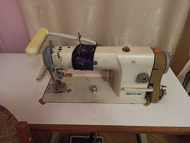 Промислова швейна машинка Siruba