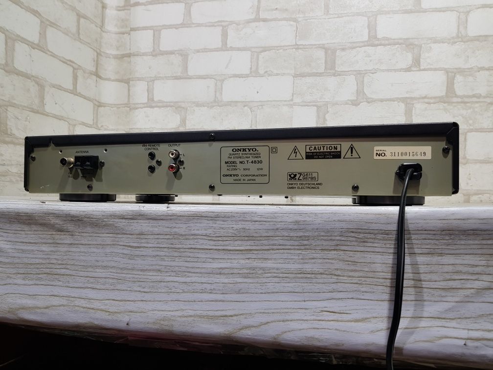 Стерео FM/ AM тюнер ONKYO T-4830, б/у з Німеччини
