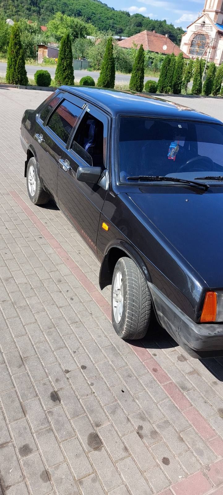 Продам машину ваз21099