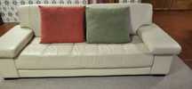 Sofa bege em pele