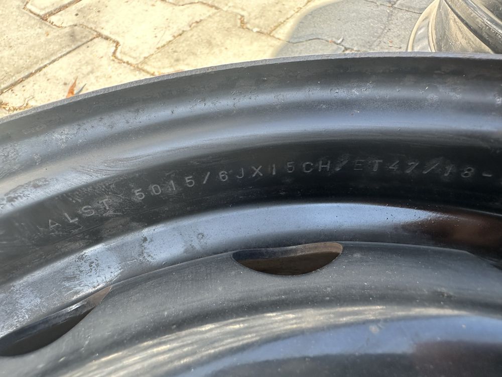 4x100 6j x 15” ET47 hyundai OE komplet felgi stalowe z tpms