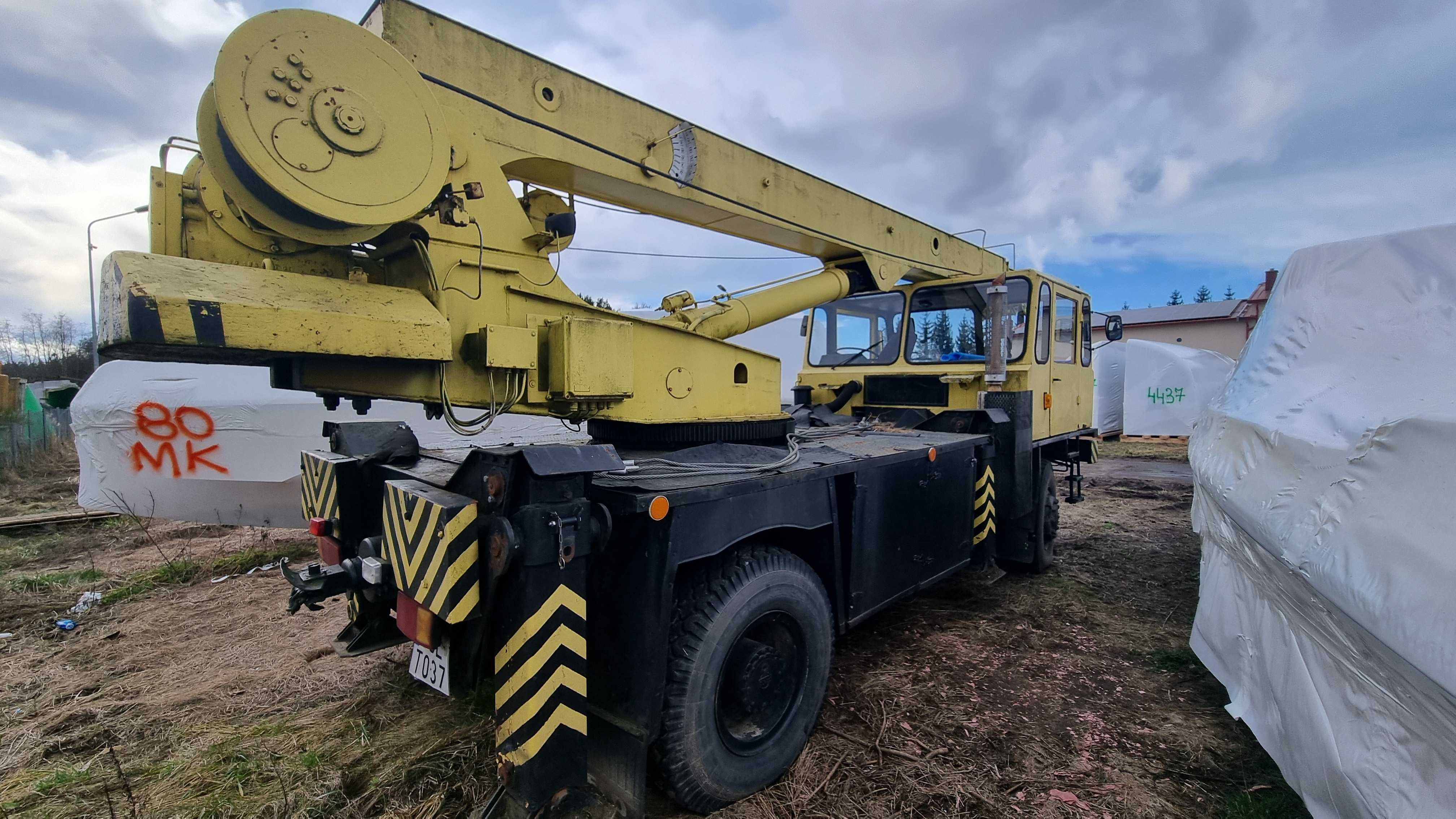 żuraw samochodowy IFA ADK-125/2  12,5T