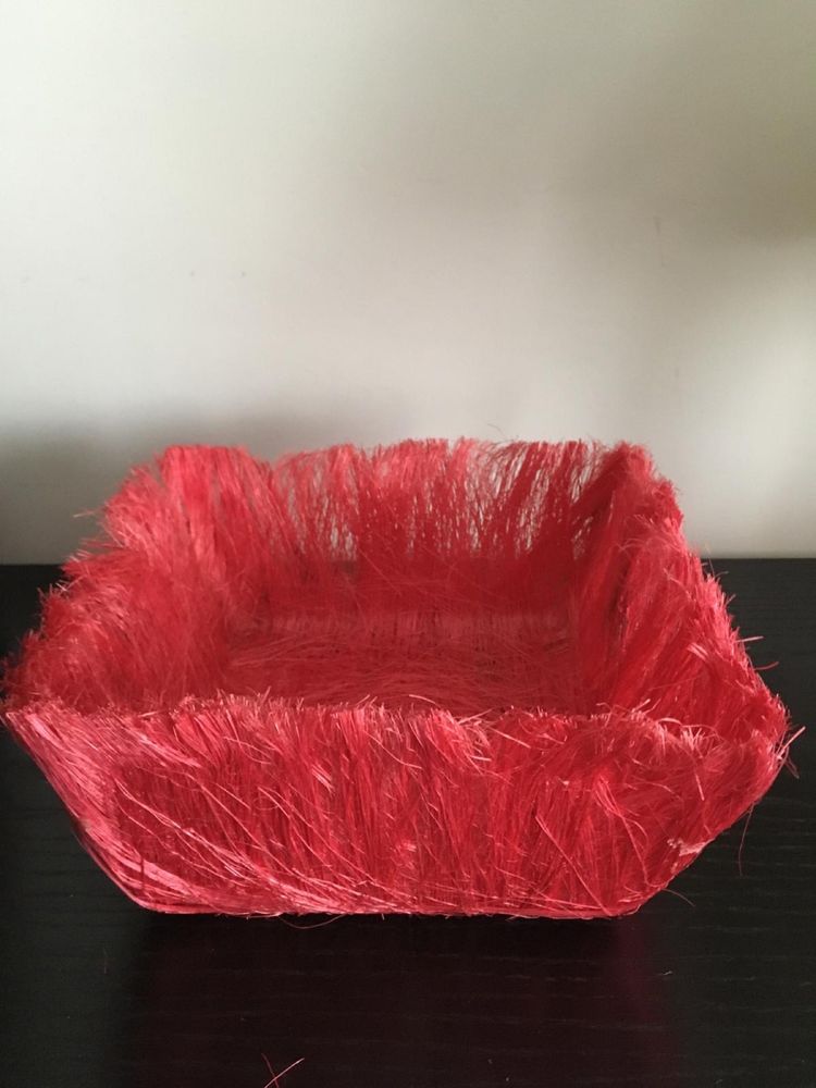 Koszyk kwadratowy czerwony z włókna konopii