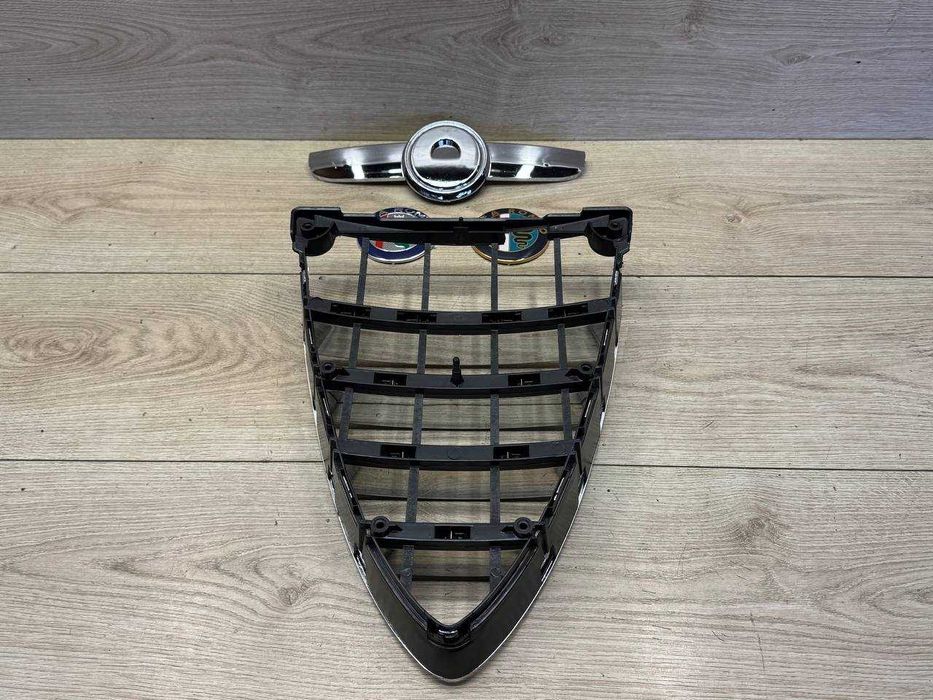 Решітка бампера Решетка Логотип Значок Alfa Romeo 159 Альфа Ромео