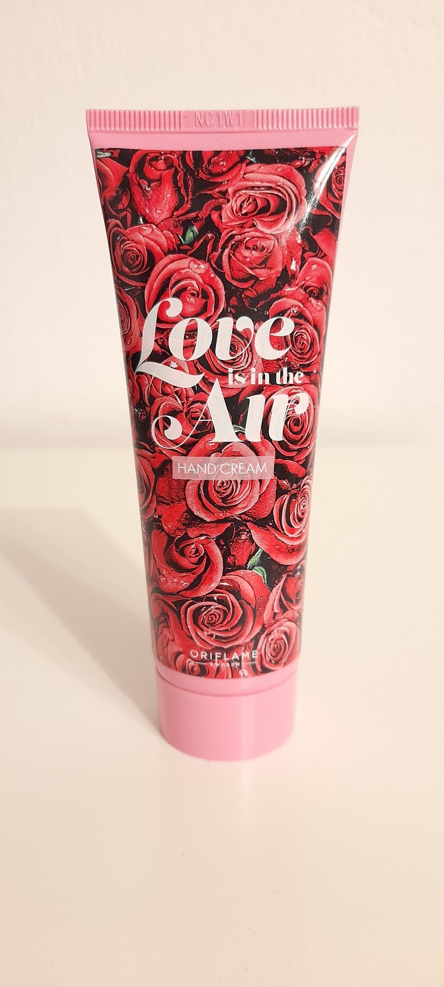 Krem do rąk Love Is In The Air. Oriflame