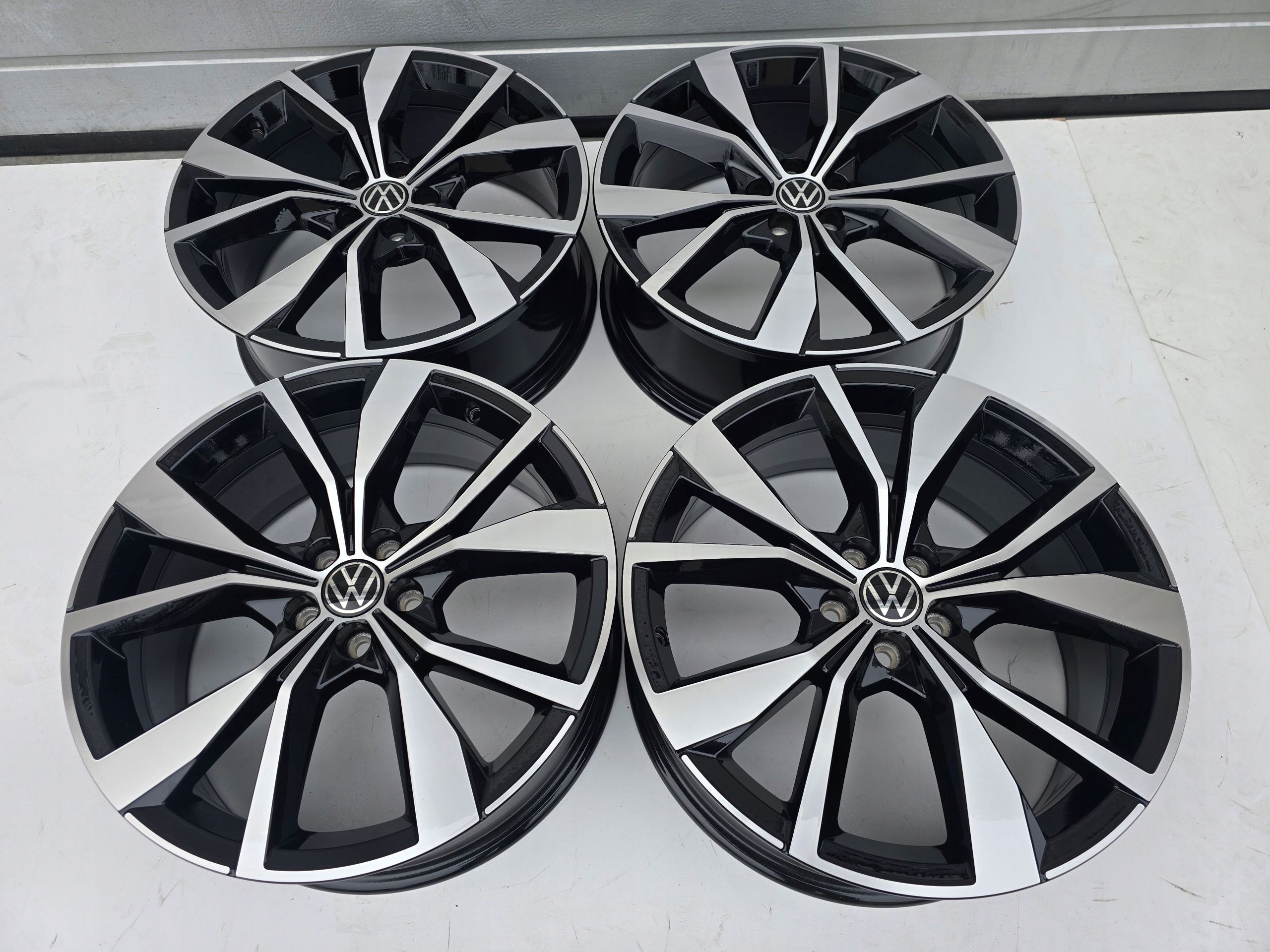 VW t-cross Taigo Polo Gti Misano 18'' 5X100 ET39 Nowe 4X