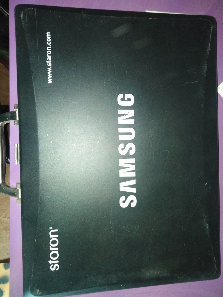 Образцы искусственного камня Samsung Staron чемодан