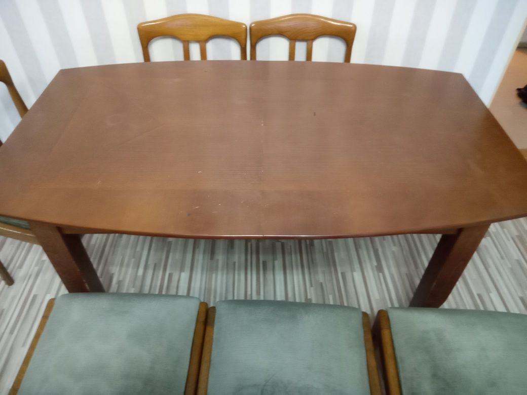 Stół plus krzesla