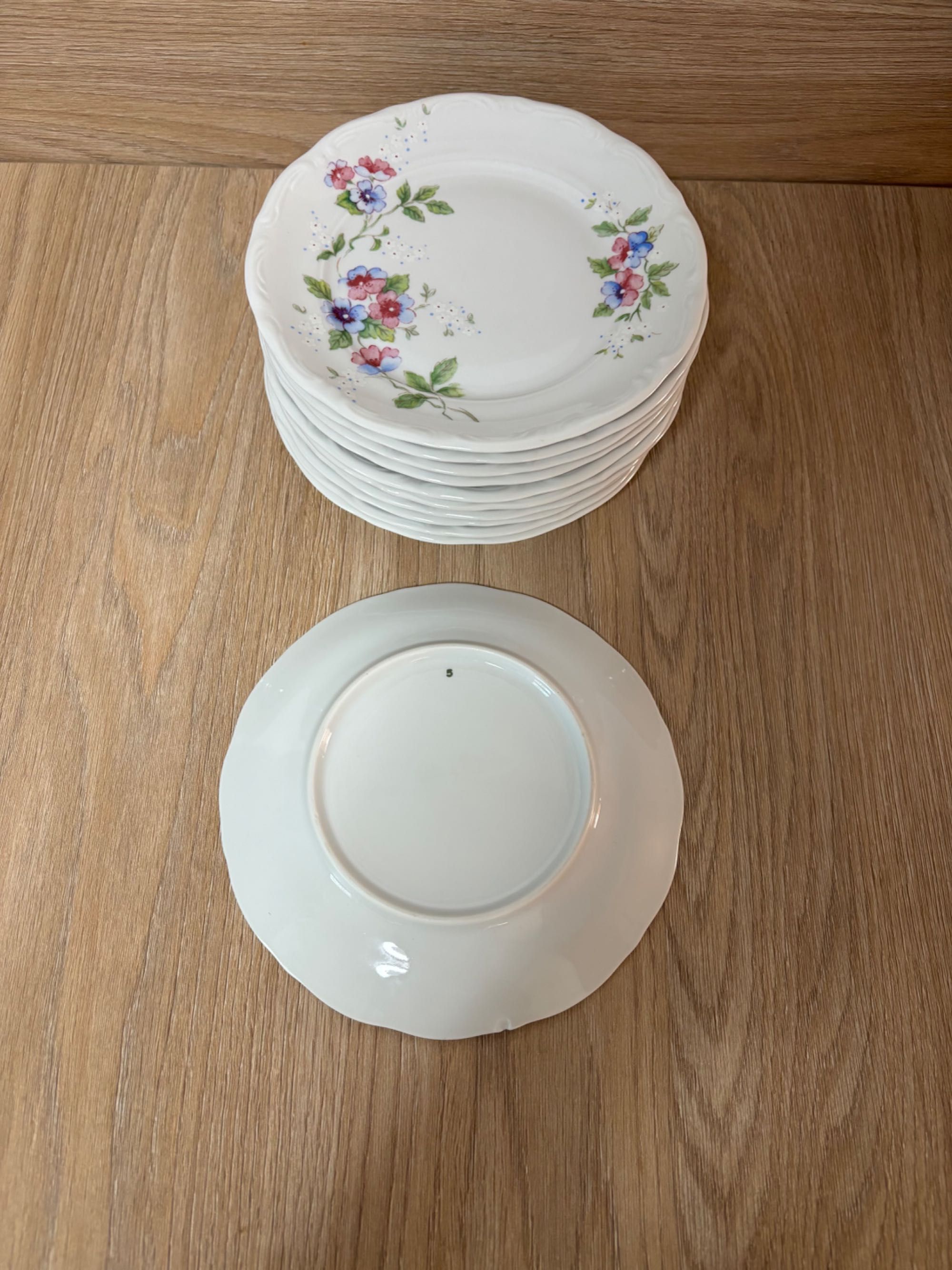 Talerzyki deserowe porcelanowe 11 sztuk