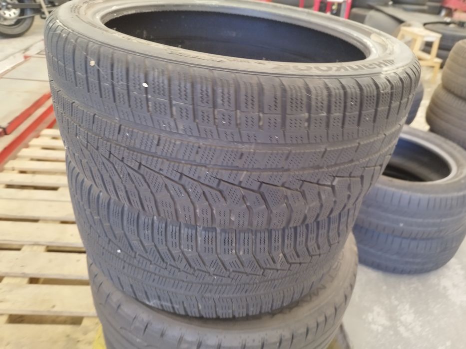 Dwie opony zimowe Hankook r18
