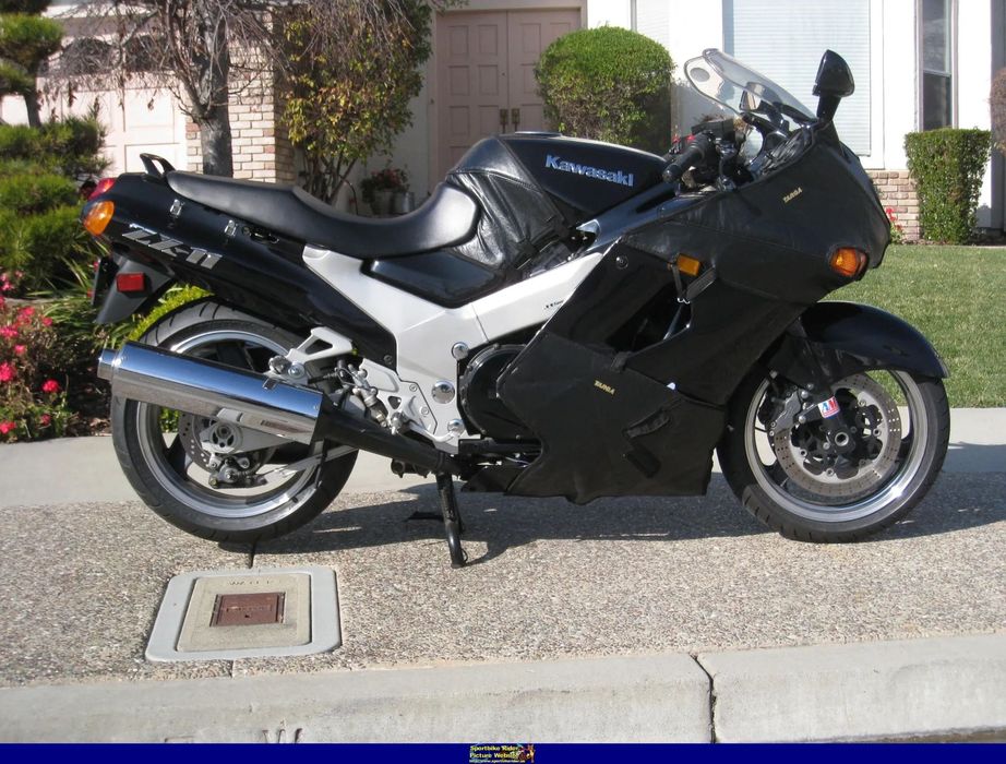 Kawasaki zzr 1100 cały na części silnik lampa czasza lagi stacyjka gaźnik
