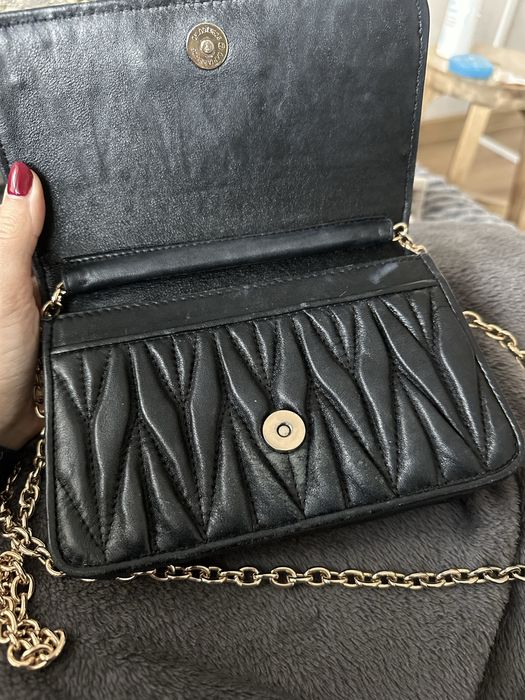 Czarna mała torebka Miu Miu ze skóry naturalnej