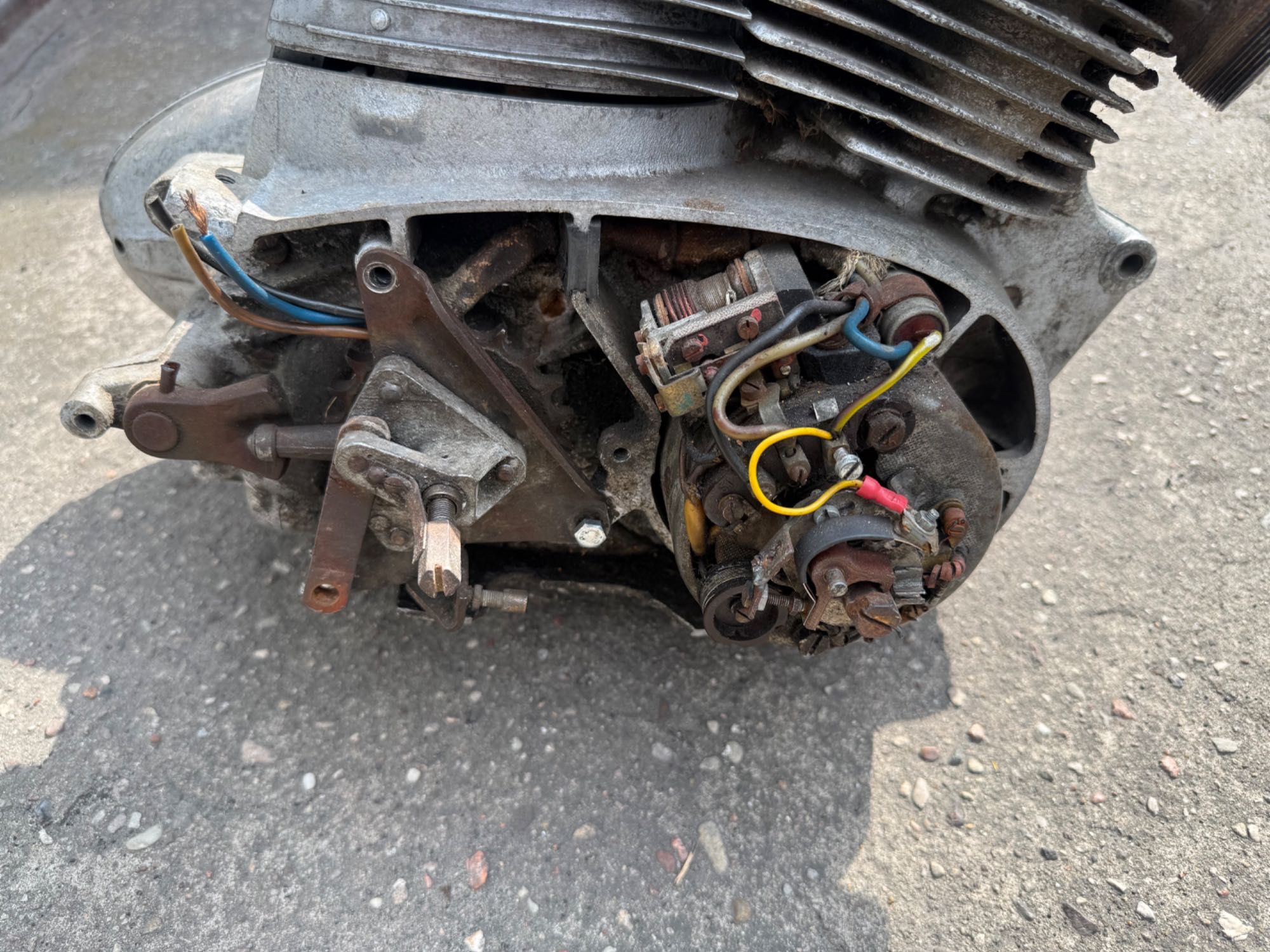 Jawa Perak 250 silnik