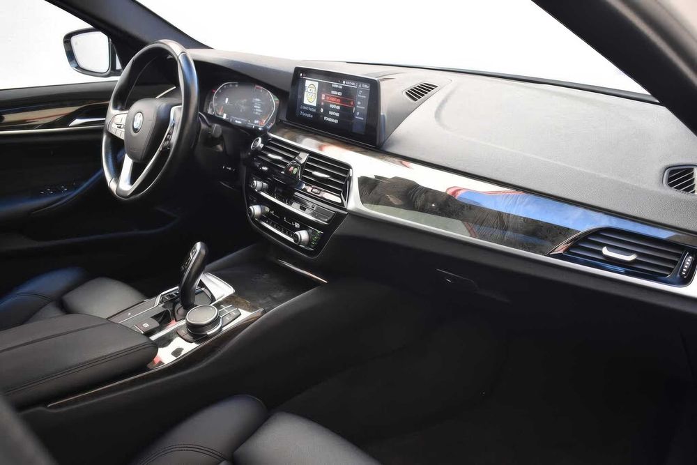 BMW 5 Series 530i xDrive      2020