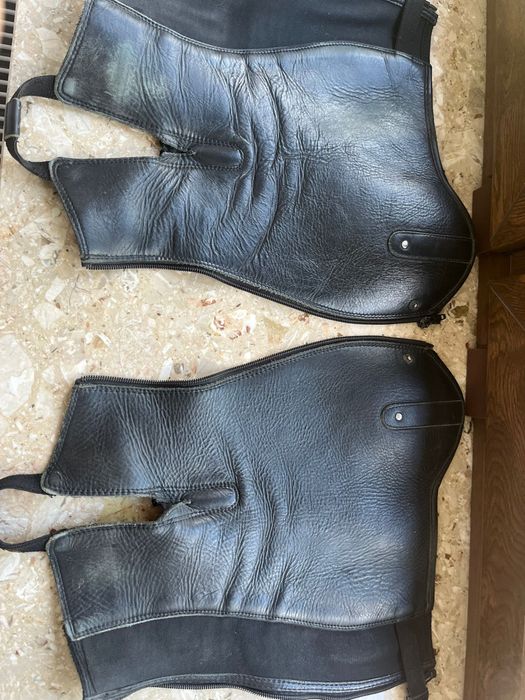 Skórzane  czarne czapsy jeździeckie, rozmiar 35 cm długości / 33 cm