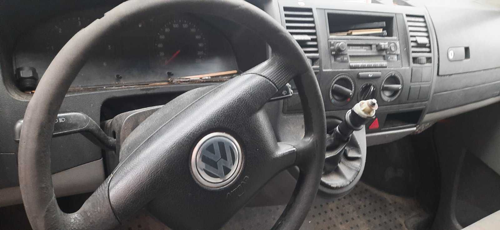 бус Volkswagen T5 дизель  1,9, механика 2006 г/в высокий серебристый