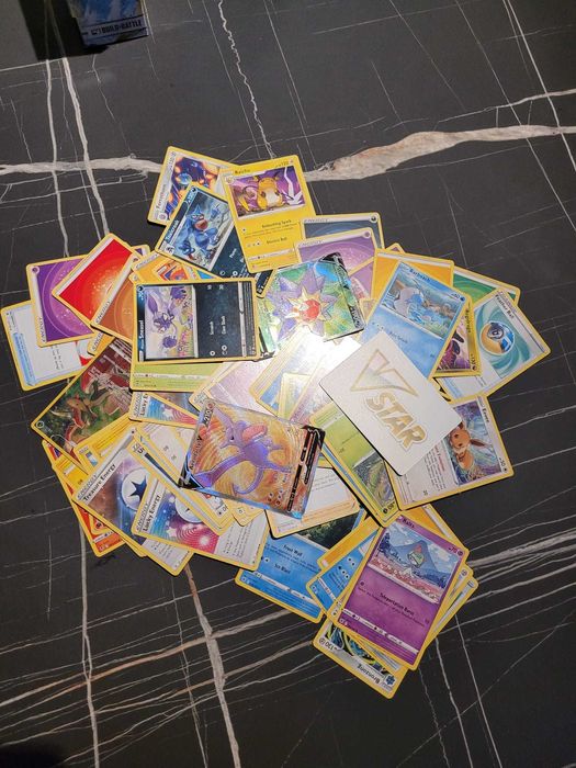 Sprzedam 75 Kart Pokemon