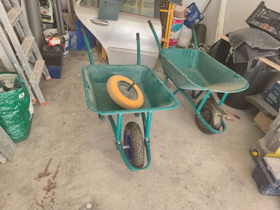 Vendo carinho de mão