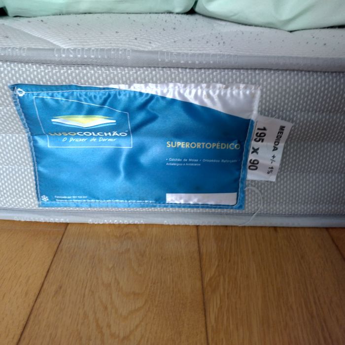 Cama Madeira maciça + estrado + colchão