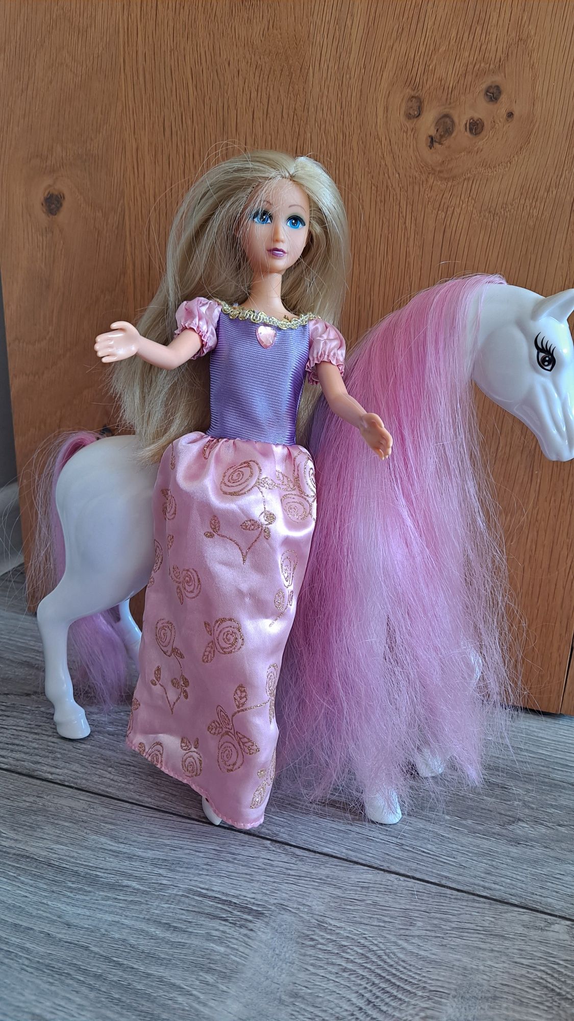 Lalka "Barbie" z koniem