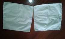 Duas Capas de Almofada Bordadas e Feitas á Mão