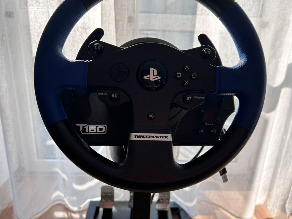 Stojak next level racing z kierownicą thrustmaster t150rs