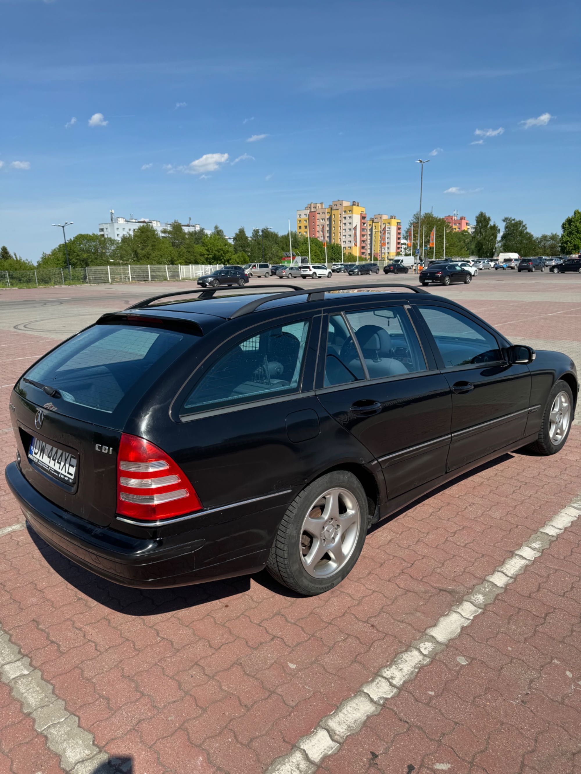 Sprzedam W 203 c / 2,7 cdi avantgarde samochód w dobrym stanie.
