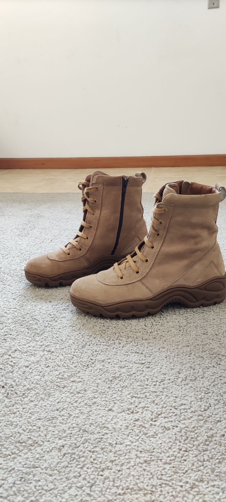 Bota estilo militar