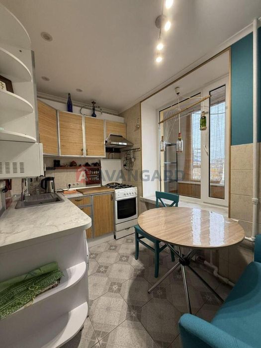 1-кімнатна 42м з ремонтом Центр Золоті ворота Січових Стрільців 28А