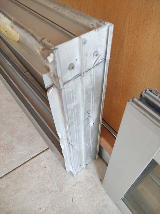 Janela com caixilharia de alumínio