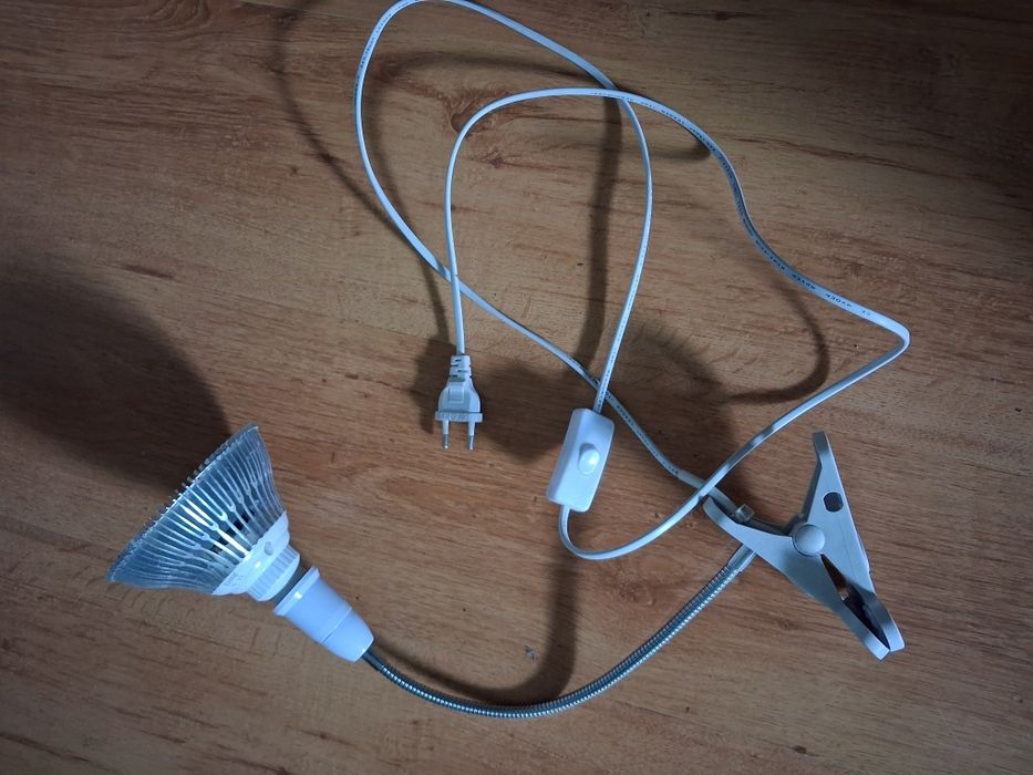 Lampa do roślin z uchwytem