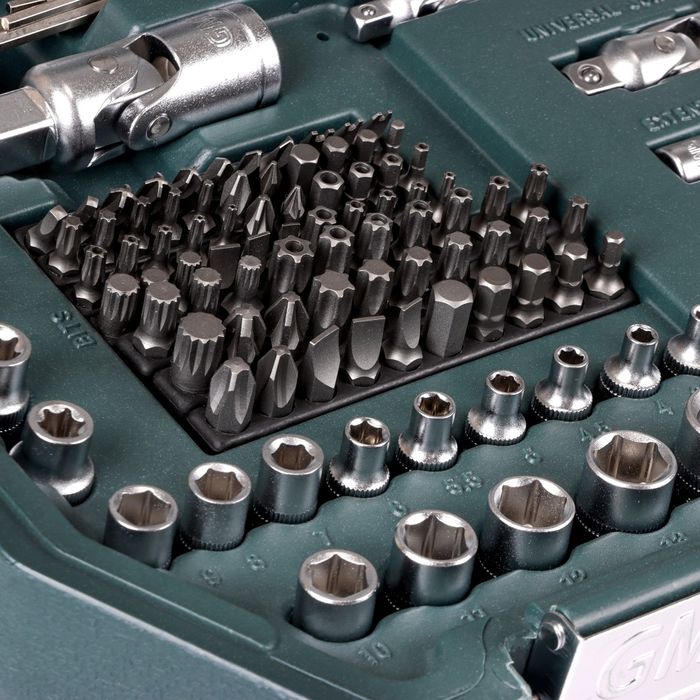 Профессиональный набор инструментов Gut Meister 216 ед. Ключи Германия