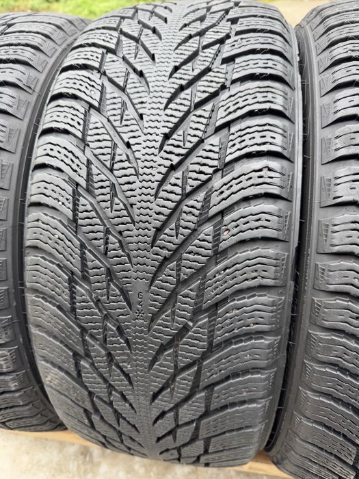 235/45R18 Nokian Hakkapeliitta R3 4шт