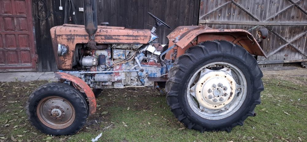 Ciagnik URSUS C 330 czesci przod skrzynia most zwolnice podnosnik kola