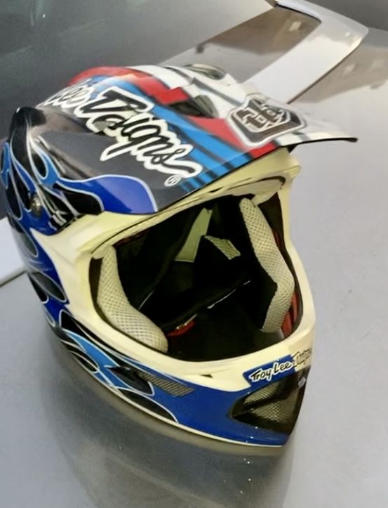 Capacete troy lee designs blue flames