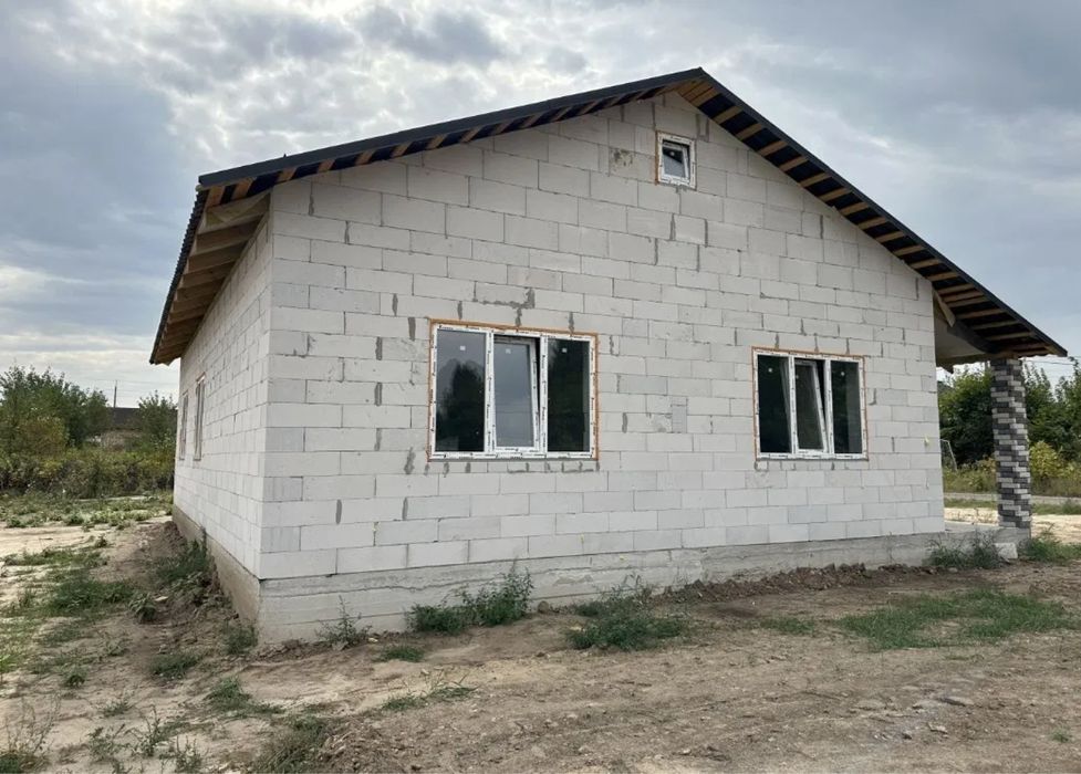 Новобудова 96м2 з терасою + 5сот землі